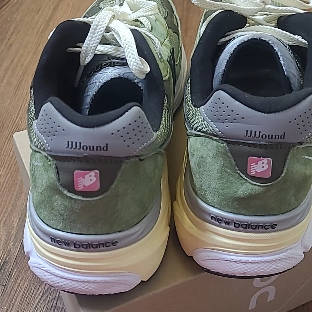 New Balance Men's Olive and‎ Black Sneakers
